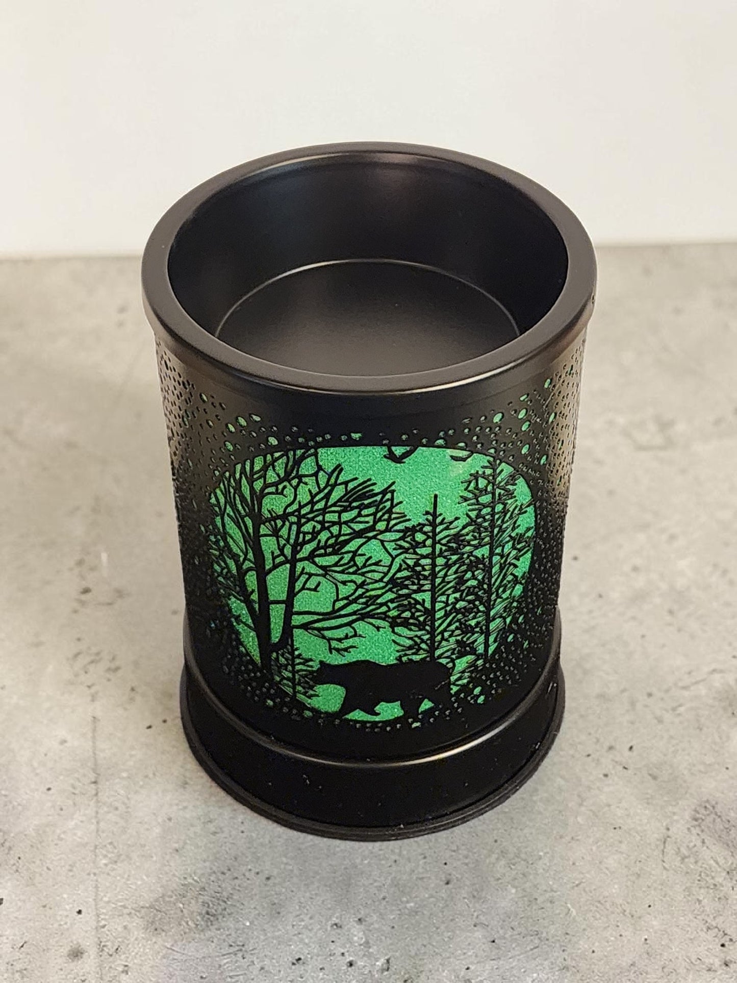 Bear in the Woods Wax Melt Warmer | Rustic Electric Candle Warmer | Woodland Forest Home Décor Wax Melt Burner | Cozy Cabin Night Light Warmer
