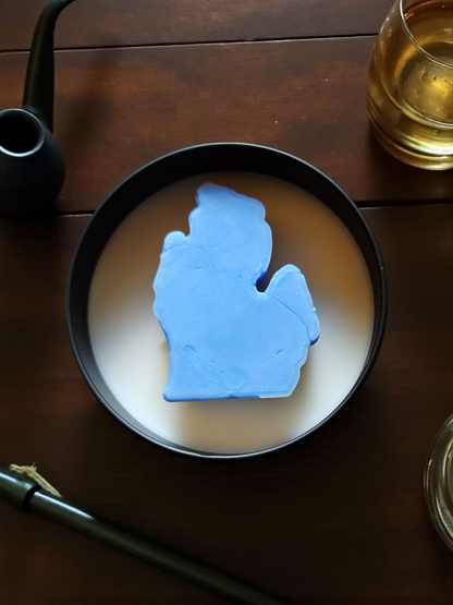 Mitten Nights Wickless Candle – Cozy Michigan-Inspired Scent for Winter Evenings | Saucy and Chic